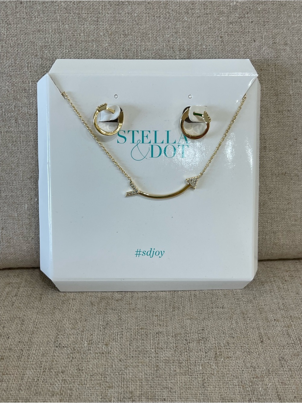 Stella Dot Arrow Necklace & Hoop Earrings Set in Gold NWT